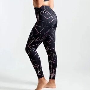 Zyia - Black Metallic Abstract Hi-Rise 7/8 Leggings (8-10)